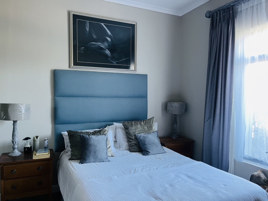 4 Bedroom Property for Sale in Lake Michelle Western Cape